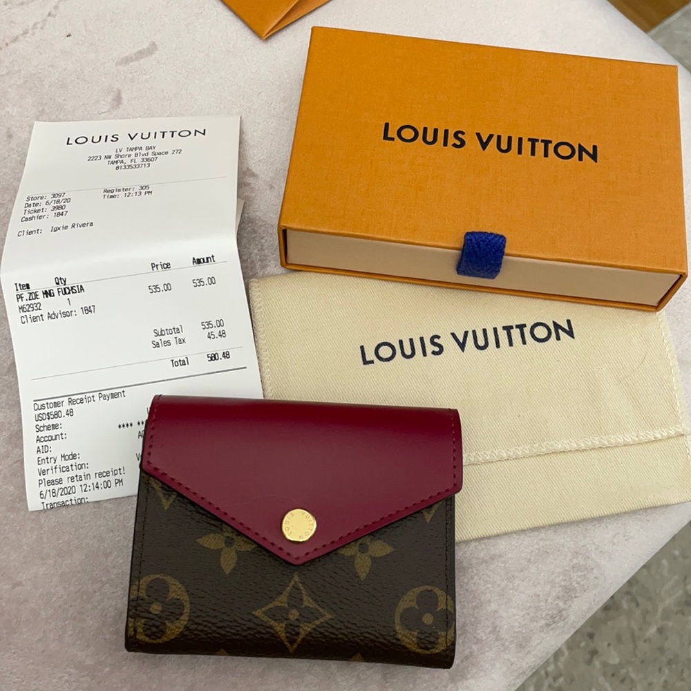 Excellent Authentic Louis Vuitton Zoe wallet